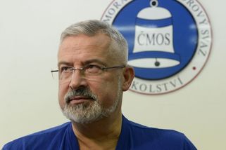 A kdo pomůže s přezouváním nejmenších? Kolem změny financování školníků je nejistota - Novinky